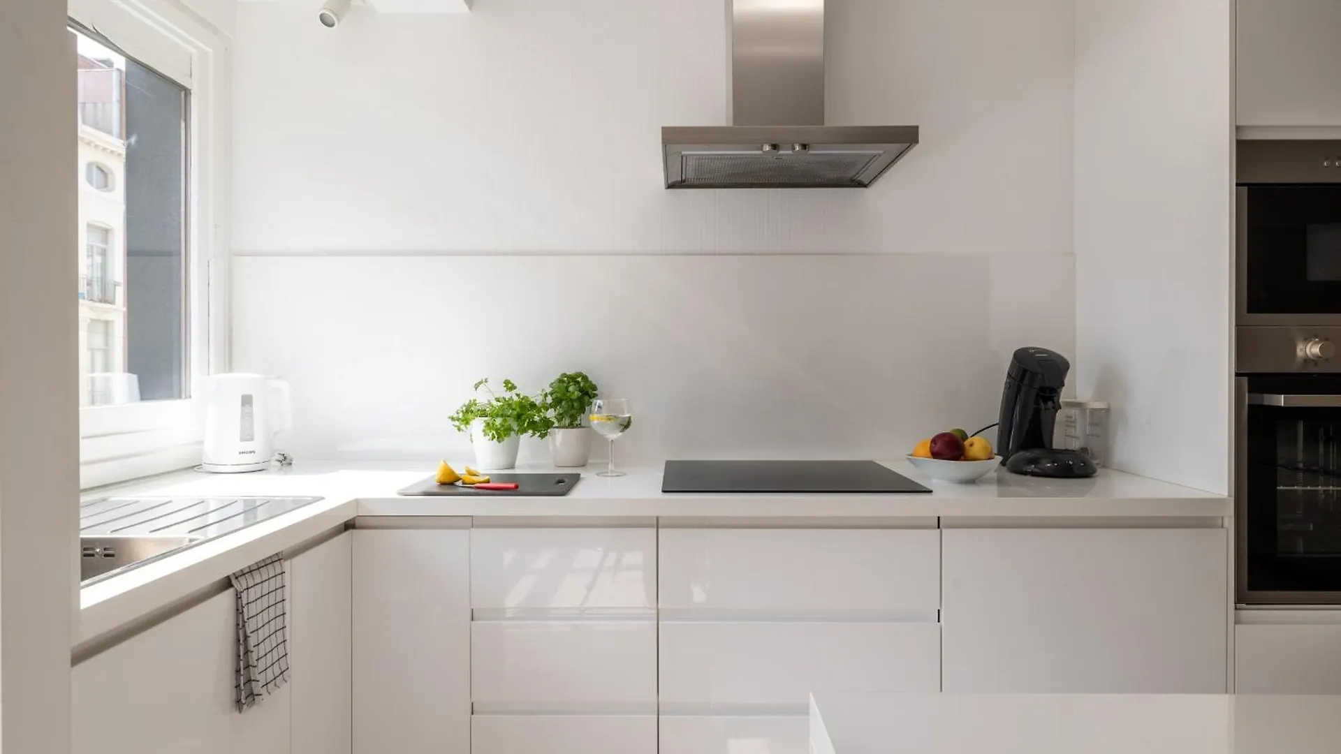 Weloveoostende: Renovated Beachside Apartment  Ostend